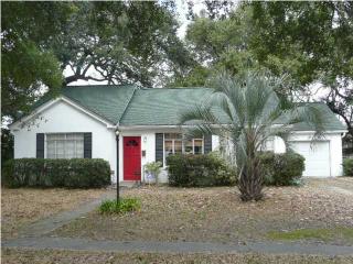 8 Moore Dr, Charleston, SC 29407-7230