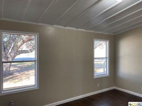 401 Troell St, Seguin TX 78155-7241 exterior