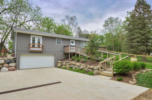 38121 Dewey St, Spring Grove, IL 60081-9620