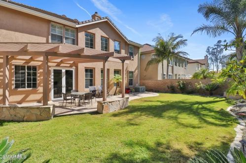 735 Eisenhower Way, Simi Valley CA 93065-8361 exterior