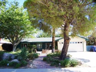 712 Coral Ave, Ridgecrest, CA 93555-8063