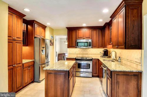 653 Kensington Ave, Severna Park, MD 21146-2518