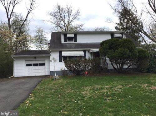 11 Knight Ln, Trenton, NJ 08638-2323