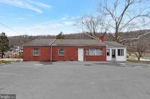 1378 Valley Rd, Berkeley Springs WV  25411-4801 exterior