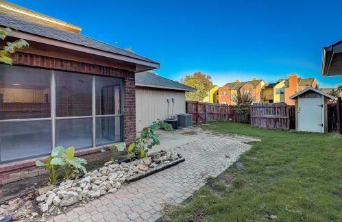 1613 San Francisco St, Carrollton TX 75007-5050 exterior