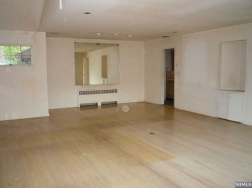 130 Columbus Ave, Closter, NJ 07624-2453