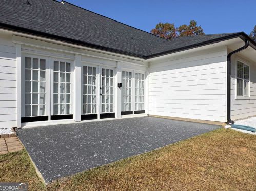 100 Ingrams Ln, Locust Grove GA  30248-3902 exterior