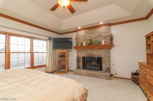 307 Schmidt Dr, Pingree Grove IL  60140-8273 exterior