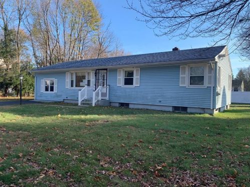 16 Yeaton St, Coventry, RI 02816-7683