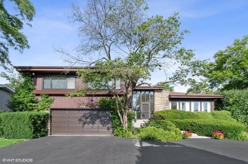 384 Seven Pines Cir, Highland Park, IL 60035-4548