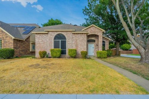 2818 Lk Vly Dr, Garland TX exterior