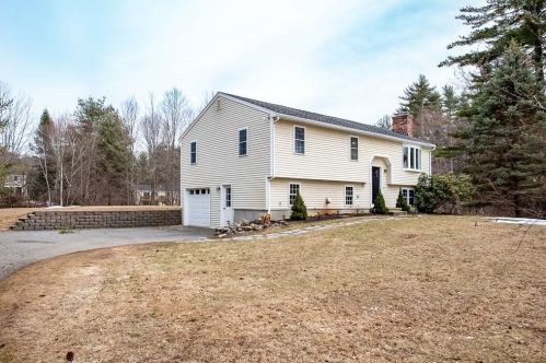 3 Perth Dr, Stratham, NH 03885-2222