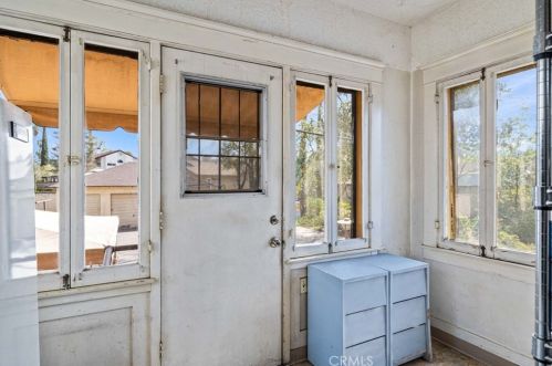 5216 Victoria Ave, Riverside CA  92506-1565 exterior