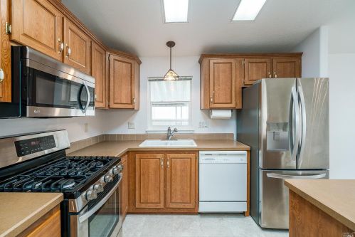 8108 B St, Windsor CA  95492-9321 exterior