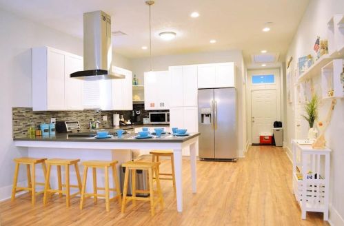 1516 37th St, Galveston, TX 77550-6723