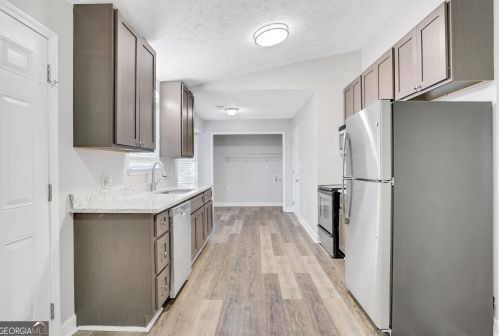 182 Oakland Blvd, Stockbridge GA  30281-3887 exterior