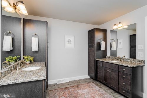 455 Greenhedge Dr, Lancaster PA  17603-7907 exterior