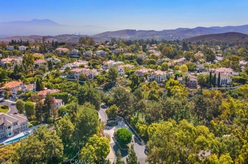 1 Charlotte, Irvine CA  92603-3448 exterior