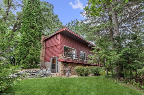 1355 Deerwood Dr, Saint Paul, MN 55123-1427