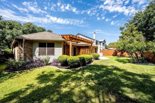 10905 Claywood Dr, Austin TX  78753-3330 exterior