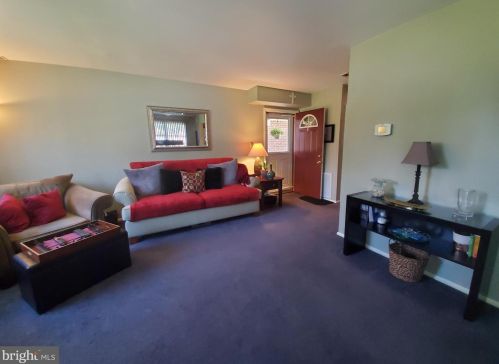 29 Florence Tollgate Pl, Florence, NJ 08518-3203