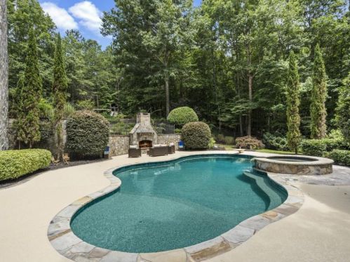 200 Brookhollow Rd, Ball Ground, GA 30107-7724