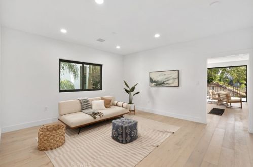 4614 Tobias Ave, Van Nuys CA  91403-2823 exterior