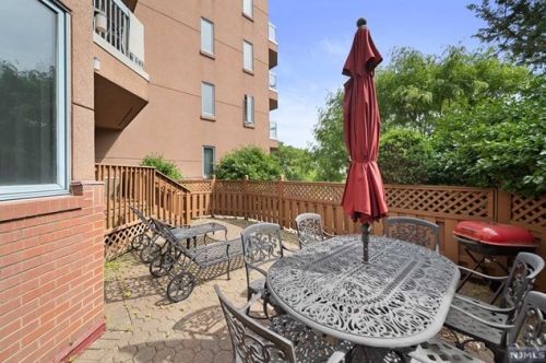308 Stockton Ct, Edgewater NJ  07020-1671 exterior