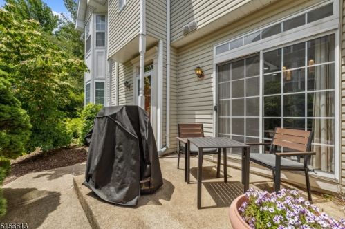 48 Wildflower Ln, Morristown, NJ 07960-2772