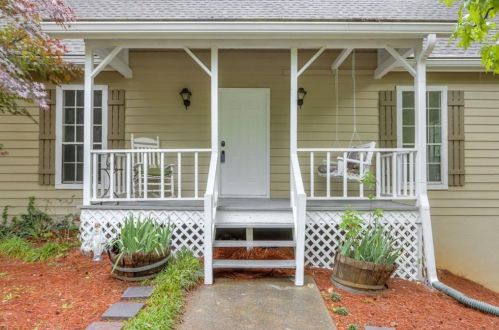 3409 Mill Stream Ln, Marietta, GA 30060-6218