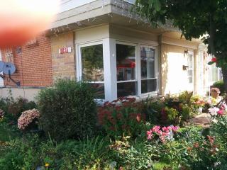 8915 Washington St, Niles, IL 60714-1795