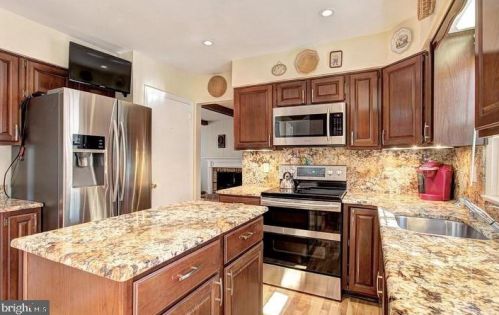 8801 Arley Dr, Springfield VA  22153-1502 exterior