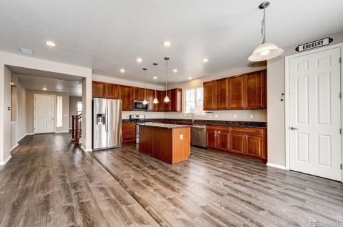 280 Elk Ct, Aurora CO 80016-4104 exterior