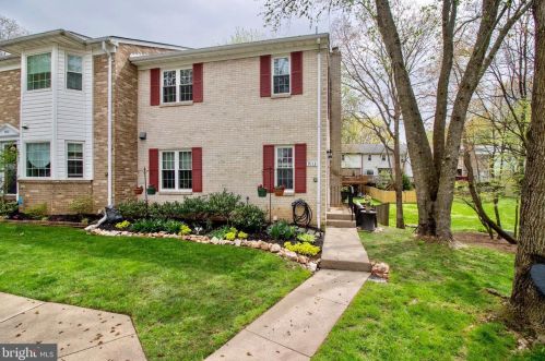 9113 Galbreth Ct, Springfield, VA 22153-1110