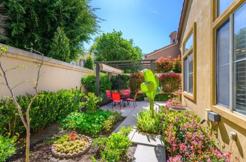 22 Del Ventura, Irvine CA  92606-8857 exterior