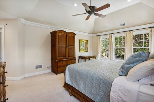 267 Middaugh Rd, Willowbrook IL  60514-1067 exterior