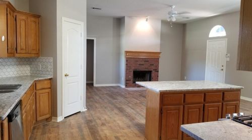 609 Whitney Dr, Midlothian TX  76065-3682 exterior