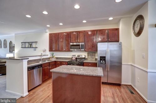 563 Edmonton Ter, Leesburg, VA 20176-1823