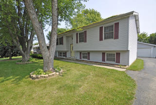 1011 18th St, Beach Park, IL 60099-1810