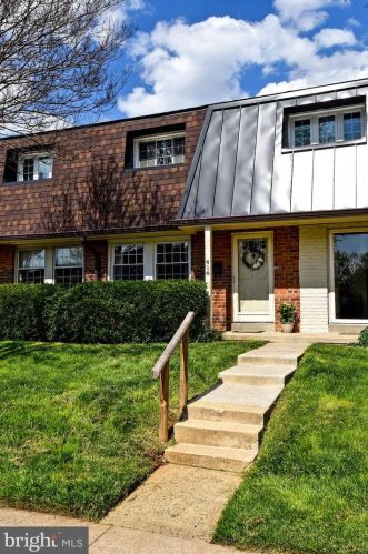 416 Hampton Ct, Falls Church, VA 22046-4120