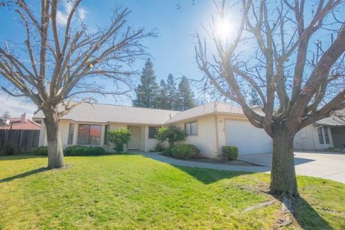 927 Mckelvy Ave, Clovis, CA 93611-6222