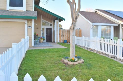 1025 Fallon Place Ct, Rio Linda, CA 95673-2427