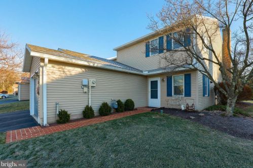 2629 Grandview Park Dr, York PA  17408-1482 exterior