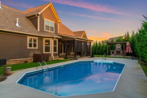8188 Burgundy Cir, Chattanooga, TN 37421-1291