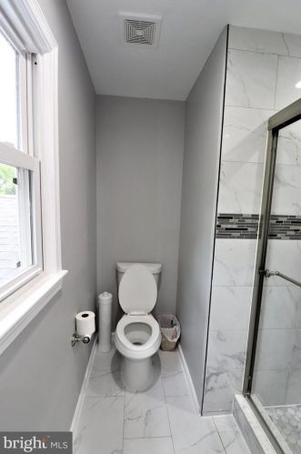 8005 Lake Pleasant Dr, Springfield VA  22153-3005 exterior