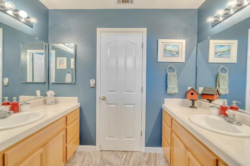 1746 Fir Dr, Los Banos CA 93635-5236 exterior