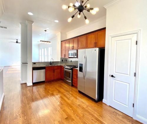 624 Skyline Bluff Dr, Fort Worth, TX 76102-2386