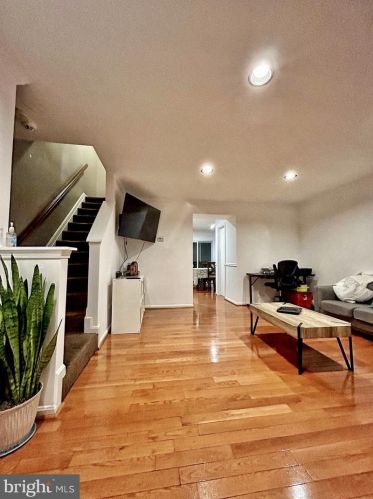 2313 London Bridge Dr, Silver Spring, MD 20906-5764