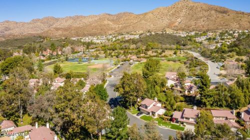 6747 Pheasant Ln, Calabasas, CA 91377-3977