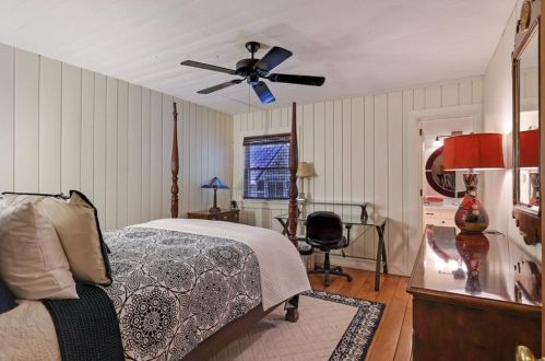 1630 Brandon Hall Dr, Atlanta GA  30350-3703 exterior